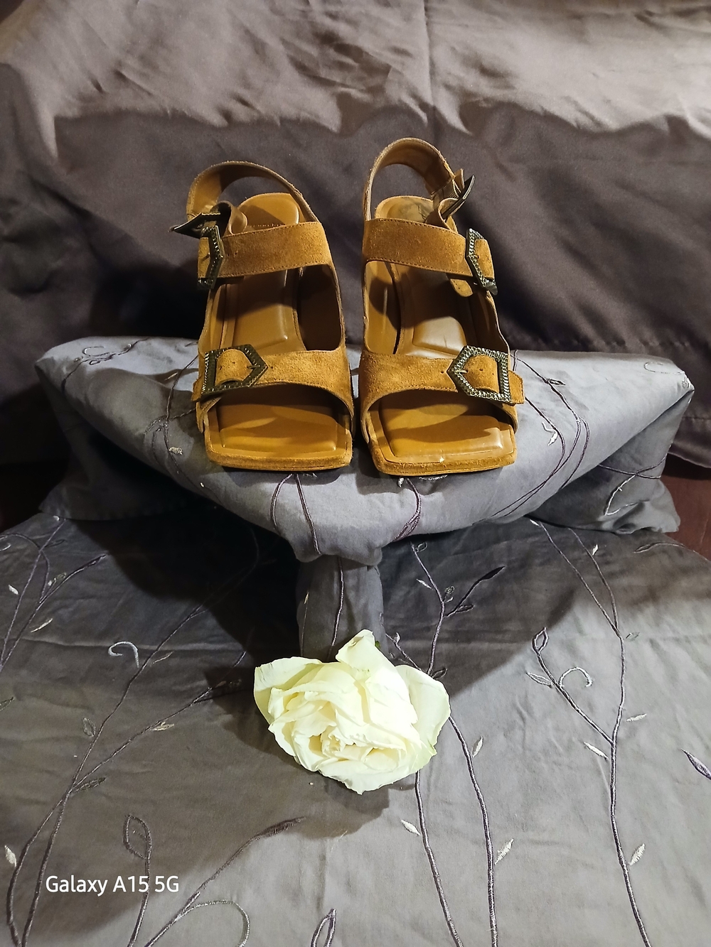 Gianni Bini brown leather sandals with buckle closures